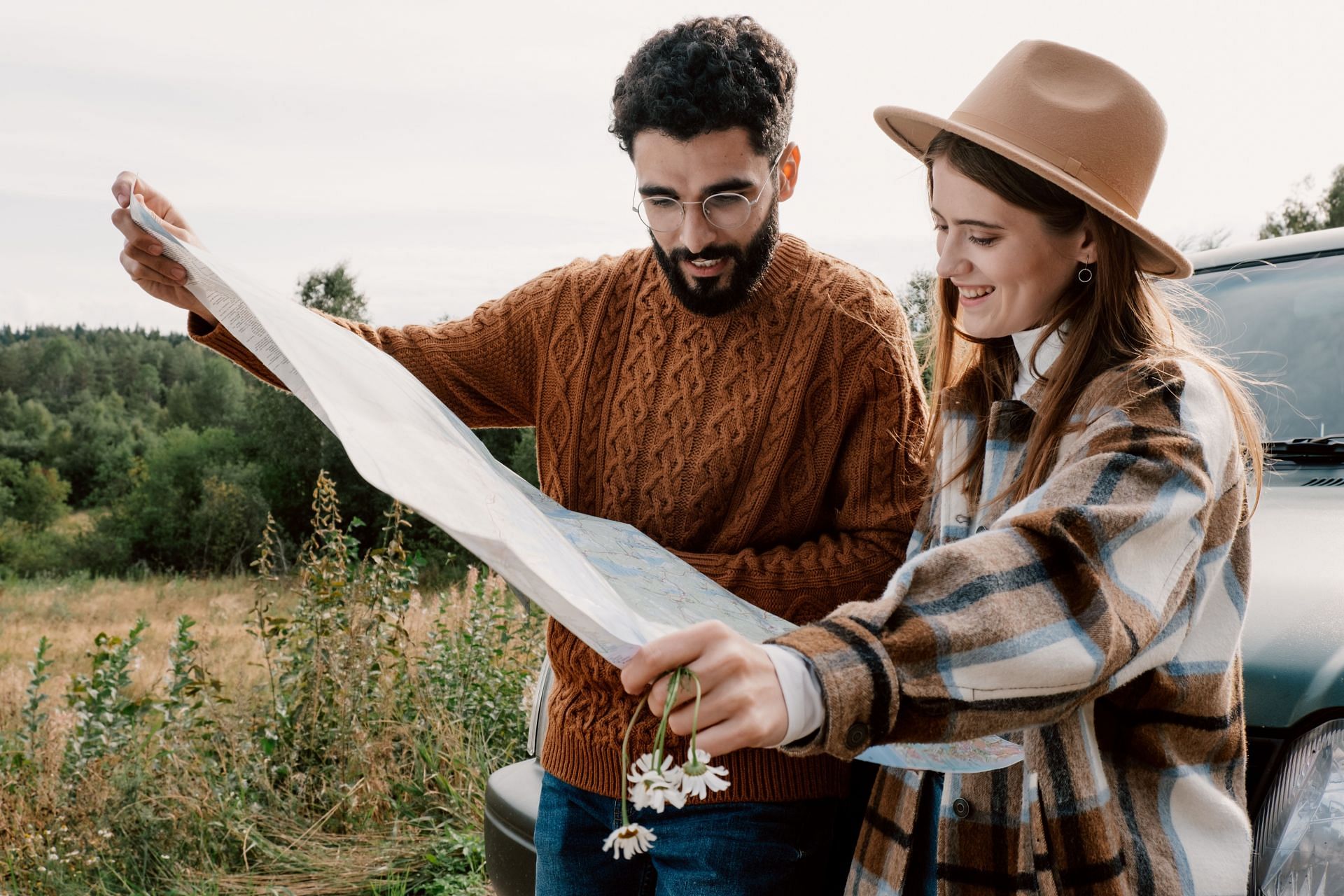 Make space for an upcoming trip! (Image via Pexels/ Cottonbro)